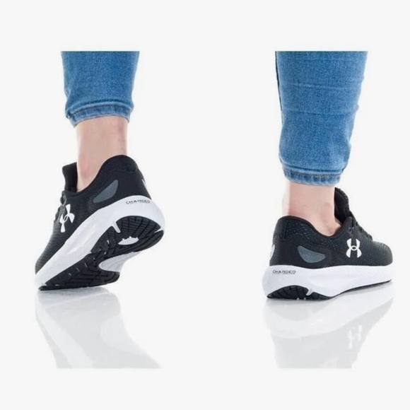 NWT Under Armour Women's Black Running Shoes - Picture 11 of 11